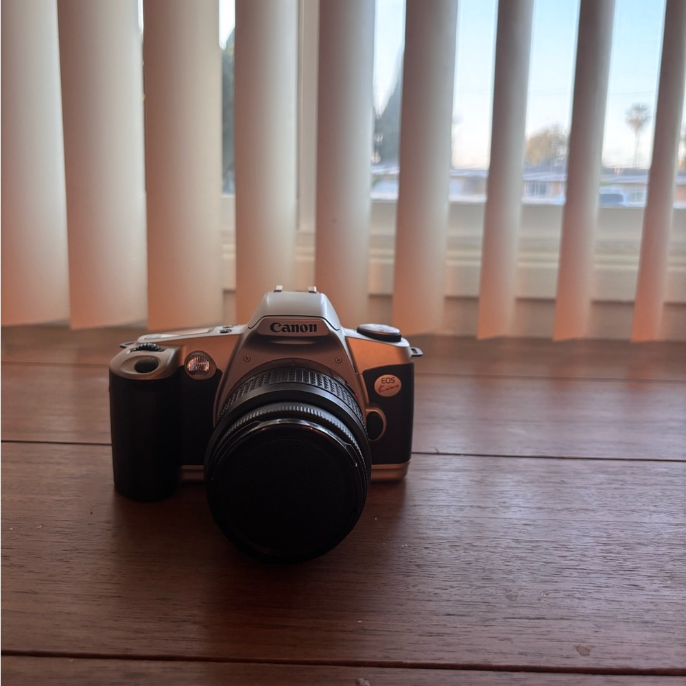canon eos kiss x50 red